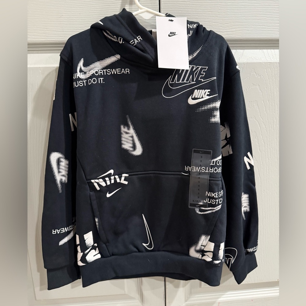 ⭐️NWT Nike youth size S hoodie